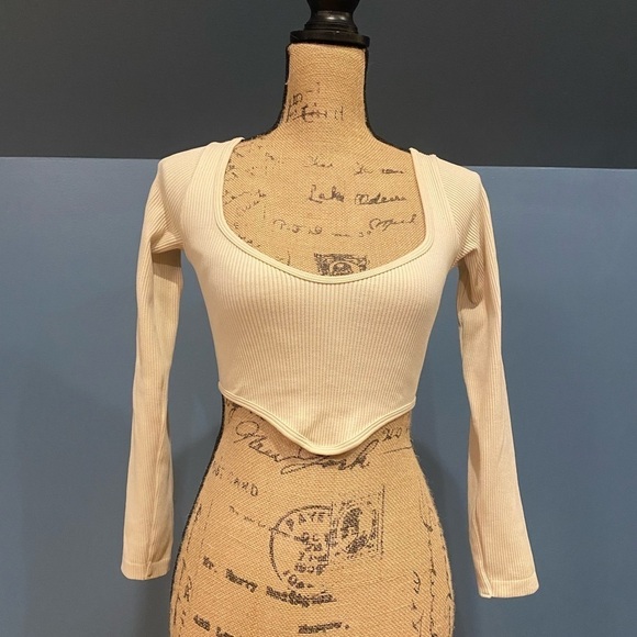 Zara Tops - Zara cropped long sleeve